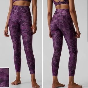 Athletes workout set Salutation Capri Legging and Conscious Crop Bra size Medium